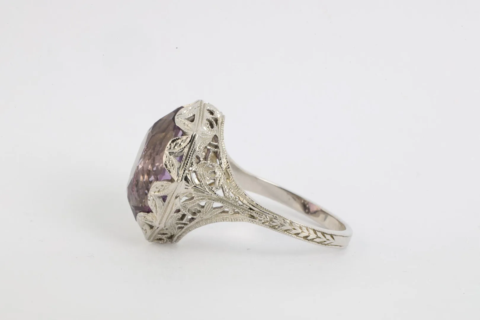 18k White Gold Ring with 8.22tcw Amethyst Size 7.5 (4.97g.)