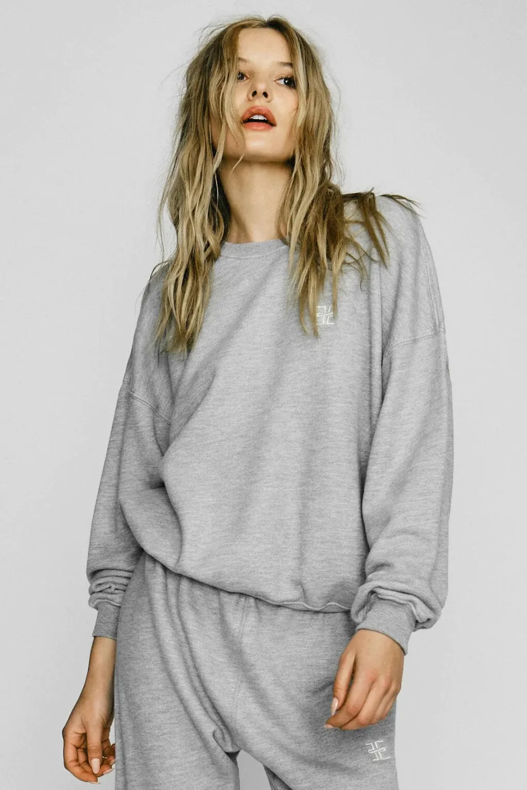 OVERSIZED CREWNECK SWEATSHIRT