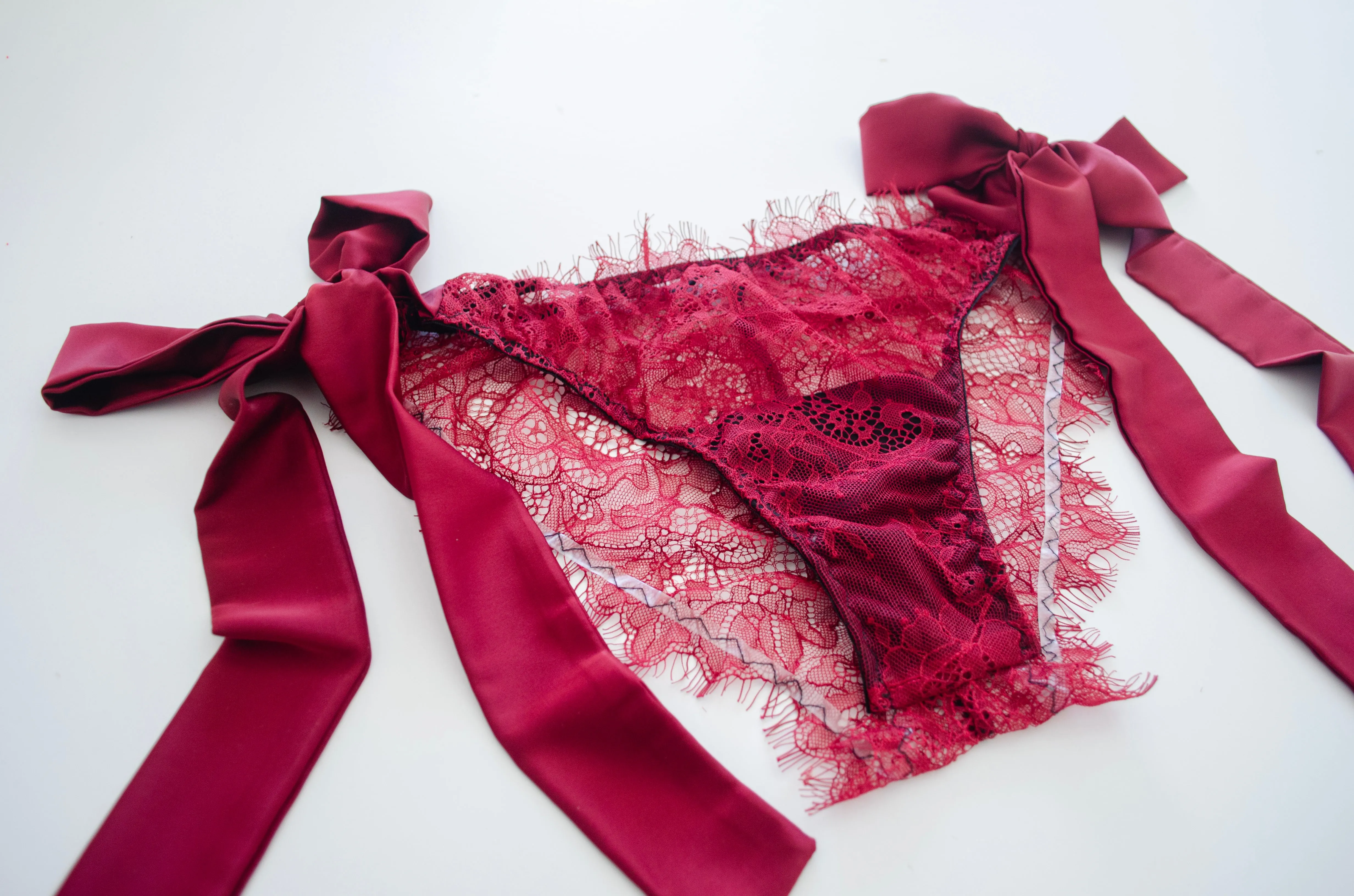 Pine Tie Side Lace Set - Wine